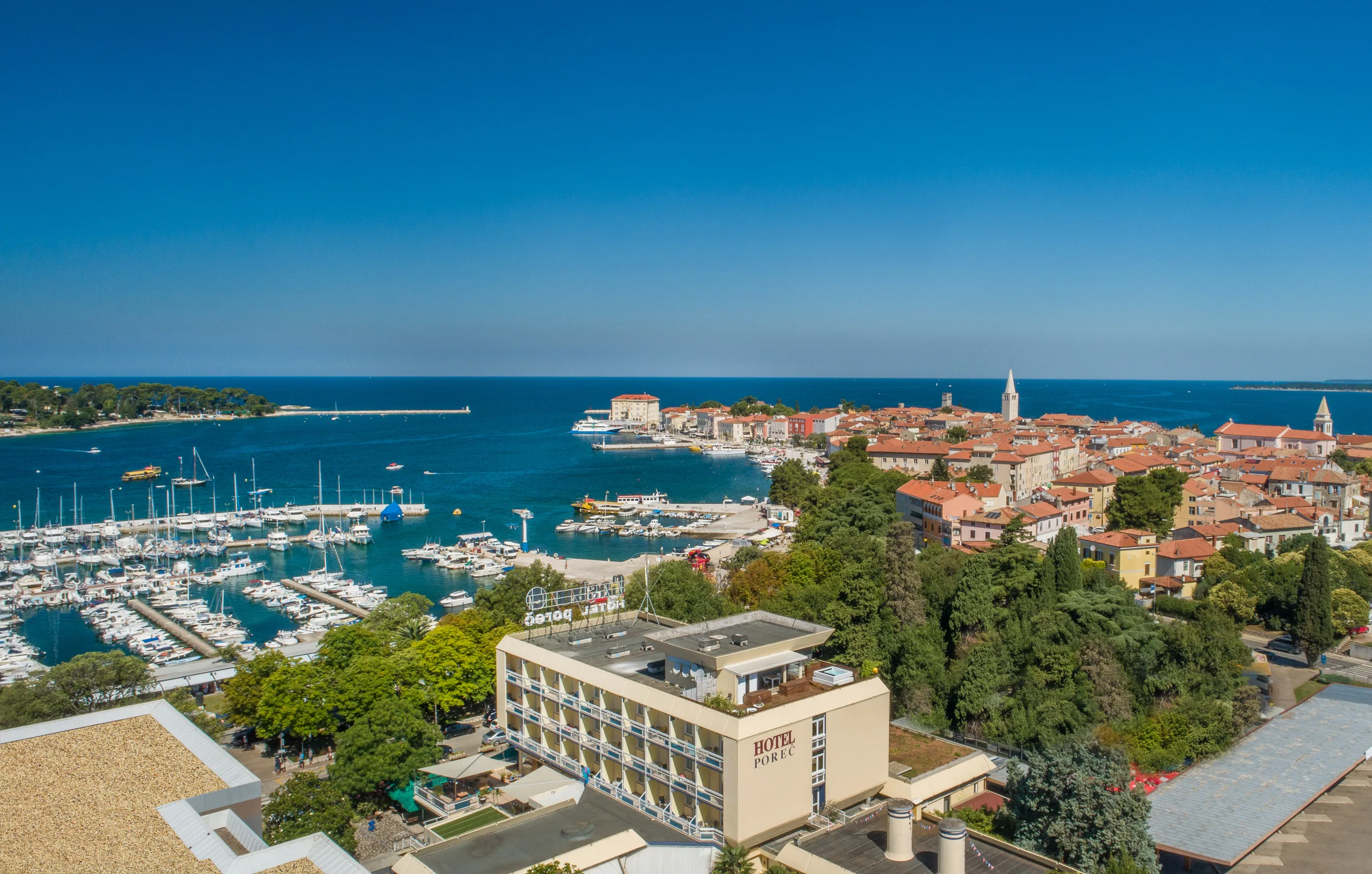 Vacation between Sea and City